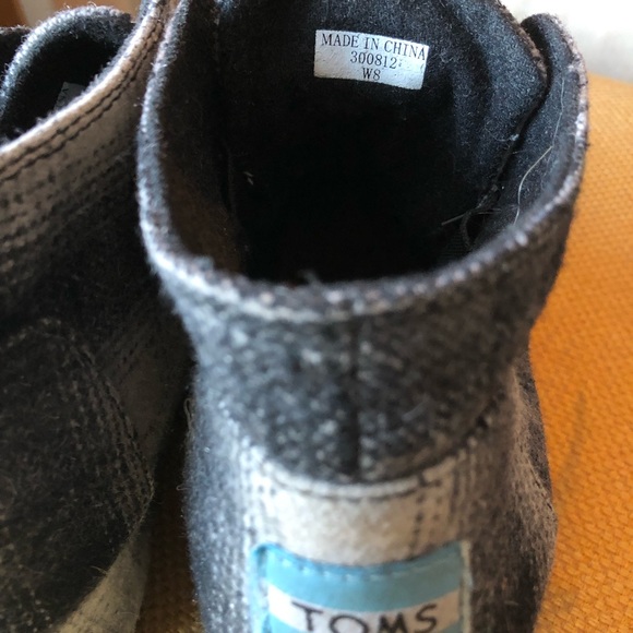 Toms plaid wedge. Gently worn. Size 8 - Picture 2 of 4